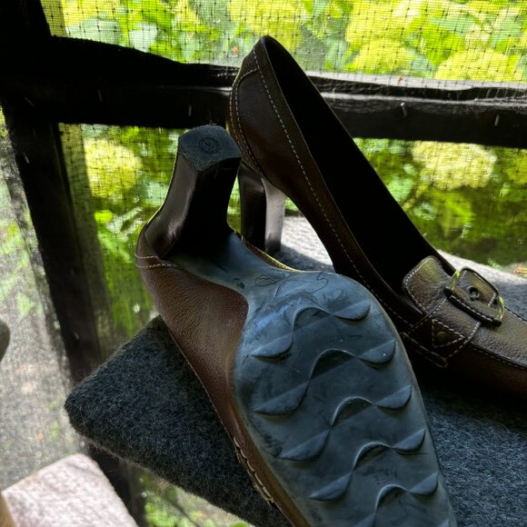 Cole Hann Shoes - Picture 2 of 4